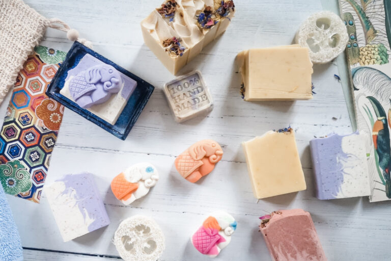 Bunte Seifen von Hand gesiedet