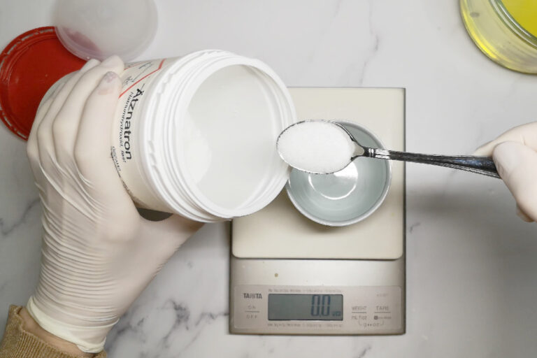 Natriumhydroxid zum Seifensieden